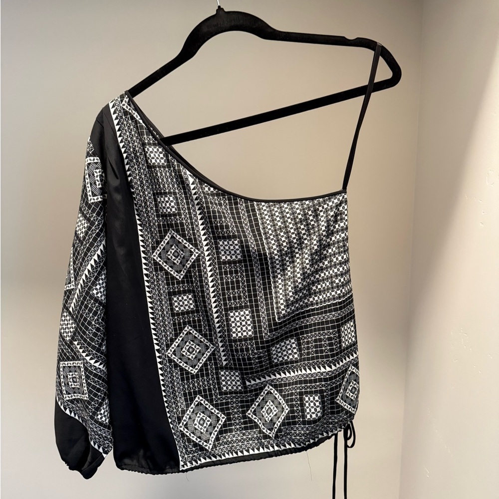 BCBGMaxAzria Black and White One-Shoulder Geometric Top